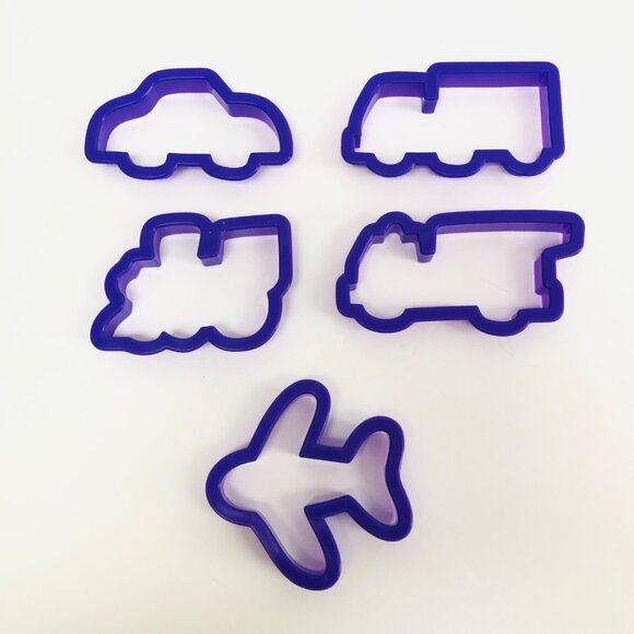 Lot of 79 Plastic Cookie Cutters Halloween Christmas Easter Vehicles Letters ++ - Picture 6 of 14